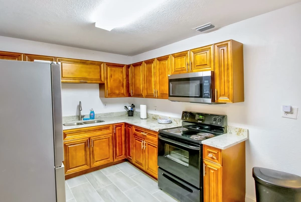 Coliving in Live Oaks Square - East Tampa, Tampa