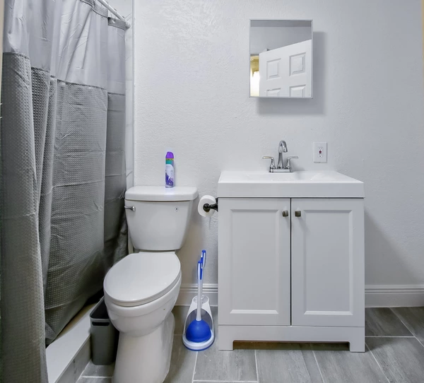 Coliving in Live Oaks Square - East Tampa, Tampa