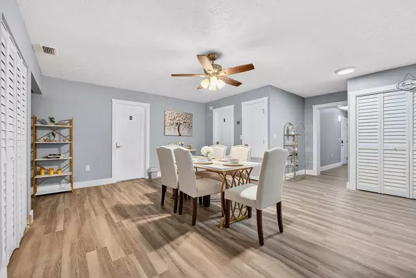 Coliving in Live Oaks Square - East Tampa, Tampa