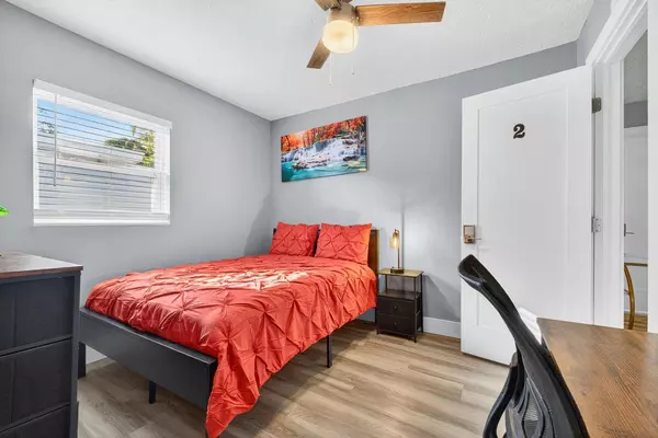 Coliving in Live Oaks Square - East Tampa, Tampa