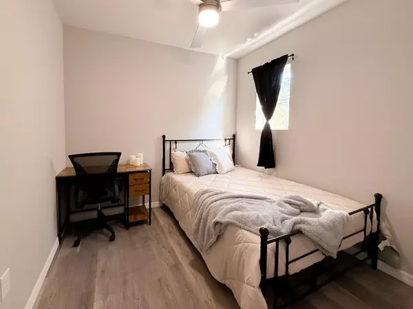 Coliving in Live Oaks Square - East Tampa, Tampa