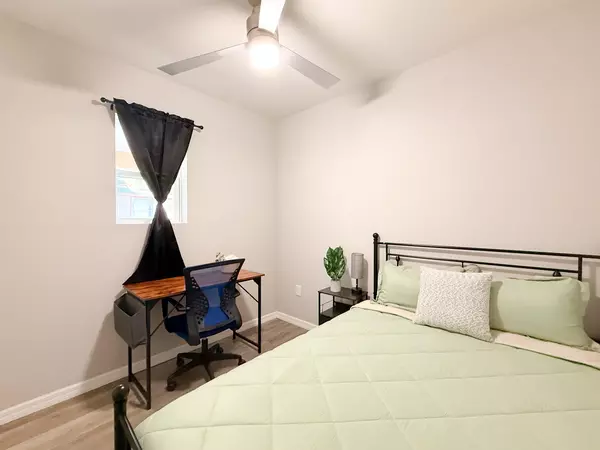 Coliving in Live Oaks Square - East Tampa, Tampa