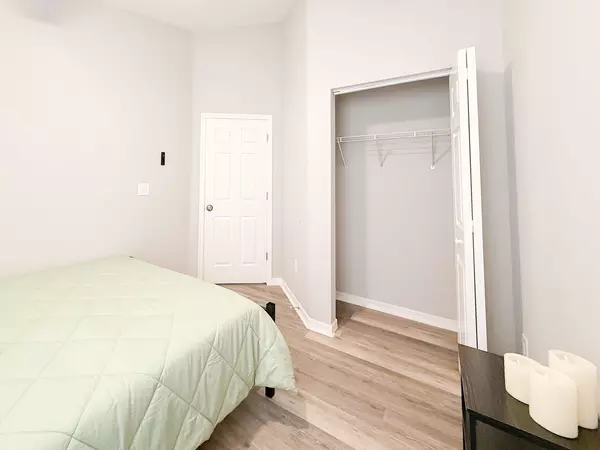 Coliving in Live Oaks Square - East Tampa, Tampa