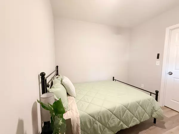 Coliving in Live Oaks Square - East Tampa, Tampa