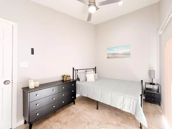 Coliving in Live Oaks Square - East Tampa, Tampa