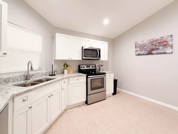 Coliving in Live Oaks Square - East Tampa, Tampa