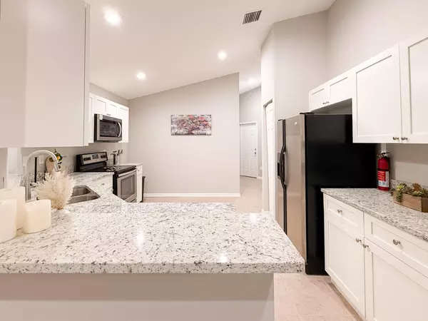 Coliving in Live Oaks Square - East Tampa, Tampa