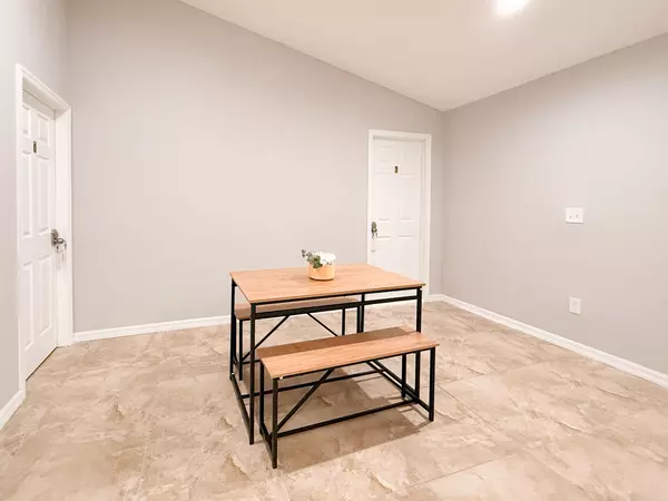 Coliving in Live Oaks Square - East Tampa, Tampa