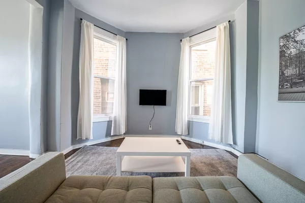 Coliving in Ukrainian Village - West Side, Chicago