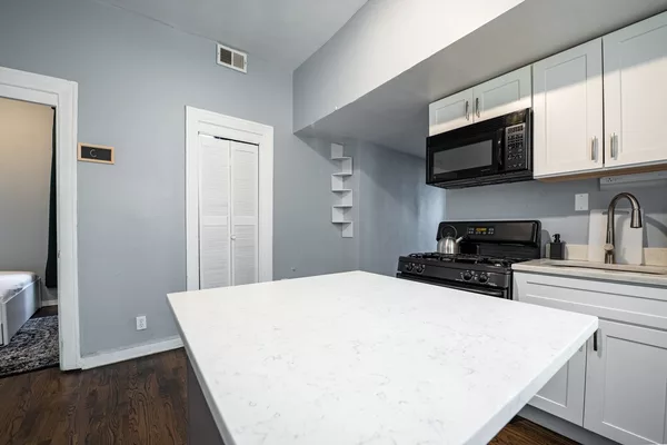 Coliving in Ukrainian Village - West Side, Chicago