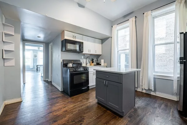 Coliving in Ukrainian Village - West Side, Chicago