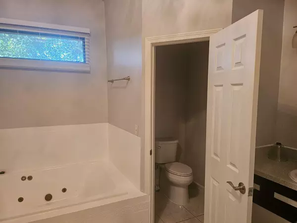 Coliving in Garden City JAX - Northside, Jacksonville