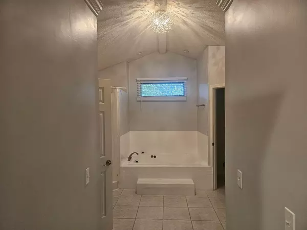 Coliving in Garden City JAX - Northside, Jacksonville