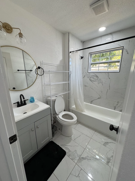 Coliving in Live Oaks Square - East Tampa, Tampa