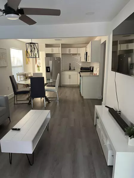 Coliving in Live Oaks Square - East Tampa, Tampa