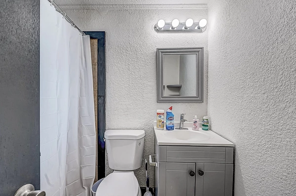 Coliving in Lake Forest - Northside, Jacksonville