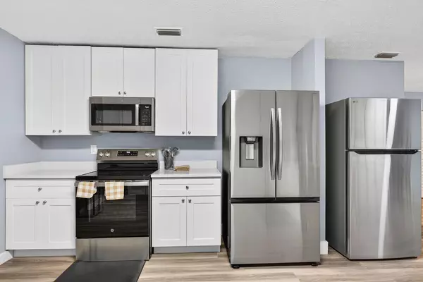 Coliving in Live Oaks Square - East Tampa, Tampa