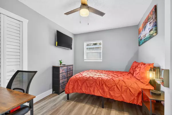 Coliving in Live Oaks Square - East Tampa, Tampa
