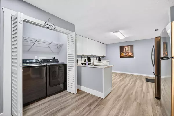 Coliving in Live Oaks Square - East Tampa, Tampa