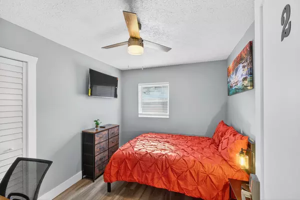 Coliving in Live Oaks Square - East Tampa, Tampa