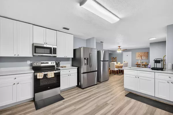 Coliving in Live Oaks Square - East Tampa, Tampa