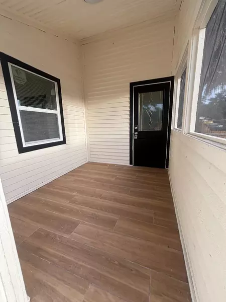 Coliving in Live Oaks Square - East Tampa, Tampa