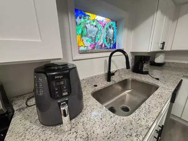 Coliving in Live Oaks Square - East Tampa, Tampa