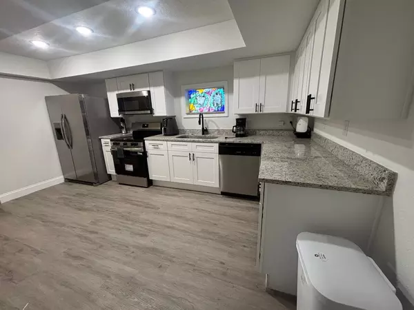 Coliving in Live Oaks Square - East Tampa, Tampa