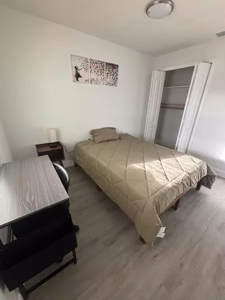 Coliving in Live Oaks Square - East Tampa, Tampa