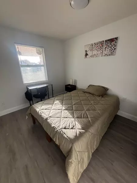 Coliving in Live Oaks Square - East Tampa, Tampa