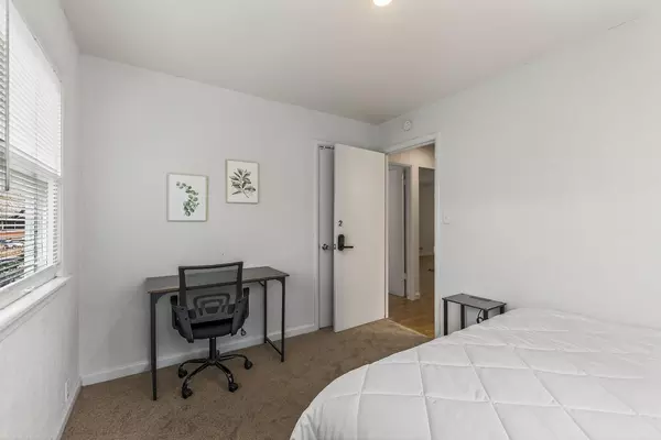 Coliving in Ruskin Heights - KCMO, Kansas City
