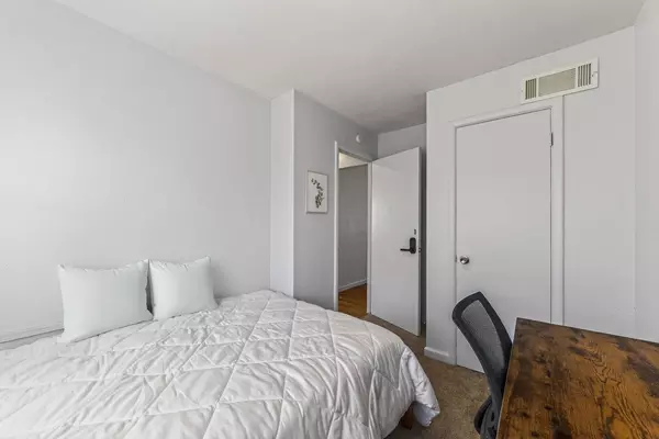 Coliving in Ruskin Heights - KCMO, Kansas City