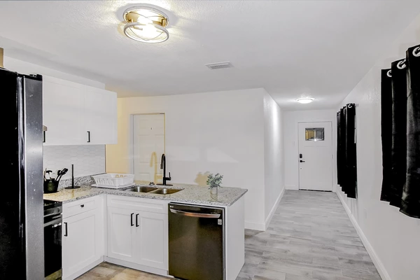 Coliving in Live Oaks Square - East Tampa, Tampa