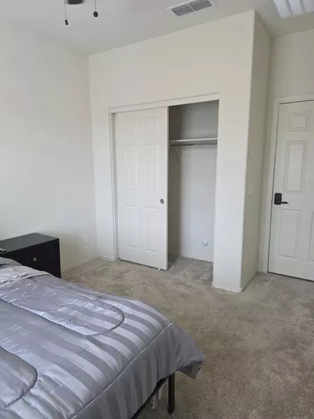 Coliving in Ahwatukee Footheels - Phoenix, Phoenix