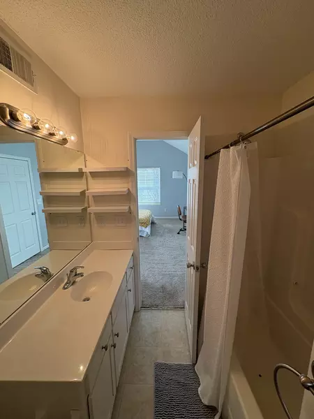 Coliving in Red Bridge - KCMO, Kansas City