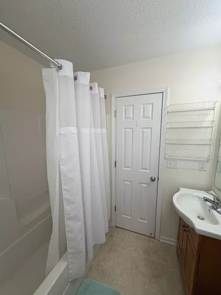 Coliving in Red Bridge - KCMO, Kansas City