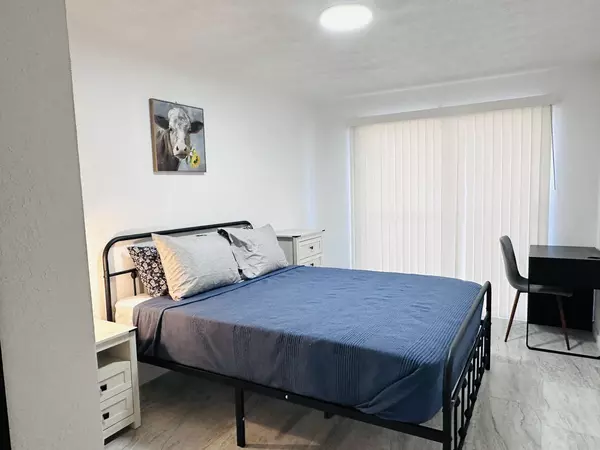 Coliving in Cedar Hills - Westside, Jacksonville