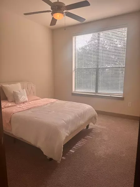 Coliving in Woodlake/ Briar Meadow - West Houston, Houston