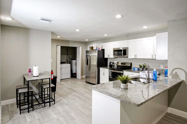 Coliving in Town 'n' Country - West Tampa, Tampa