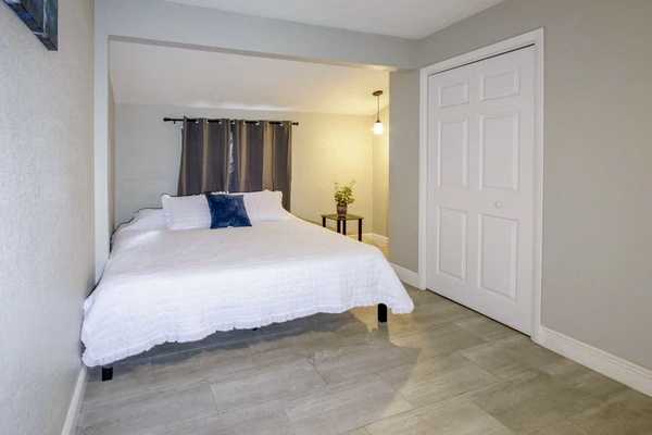 Coliving in Town 'n' Country - West Tampa, Tampa