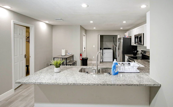 Coliving in Town 'n' Country - West Tampa, Tampa