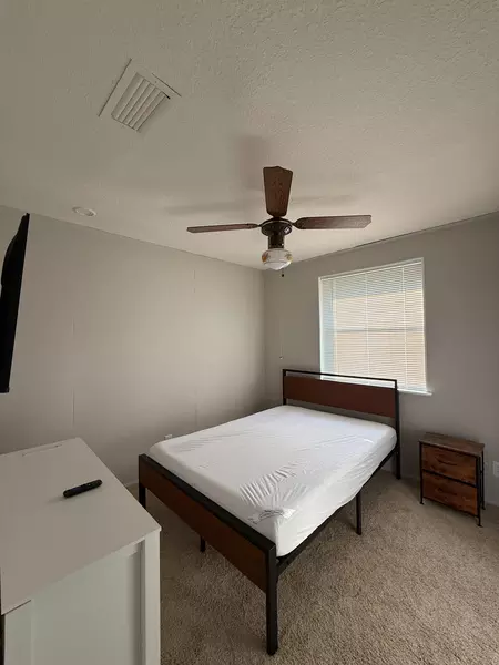 Coliving in Cedar Hills - Westside, Jacksonville