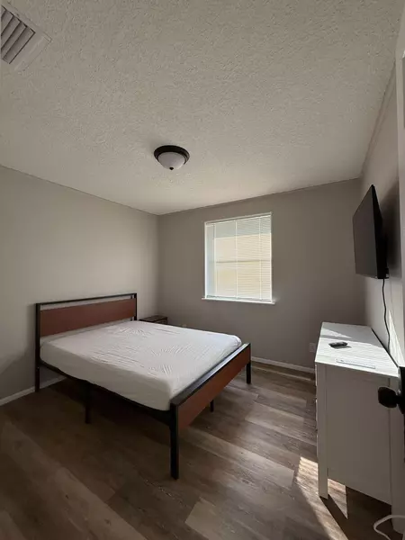 Coliving in Cedar Hills - Westside, Jacksonville