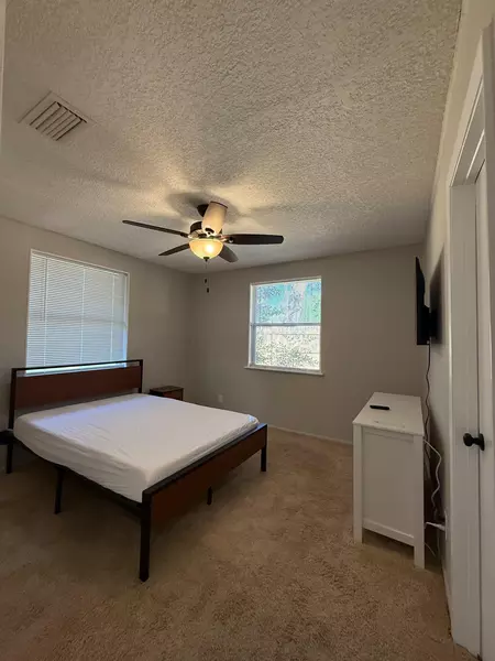 Coliving in Cedar Hills - Westside, Jacksonville