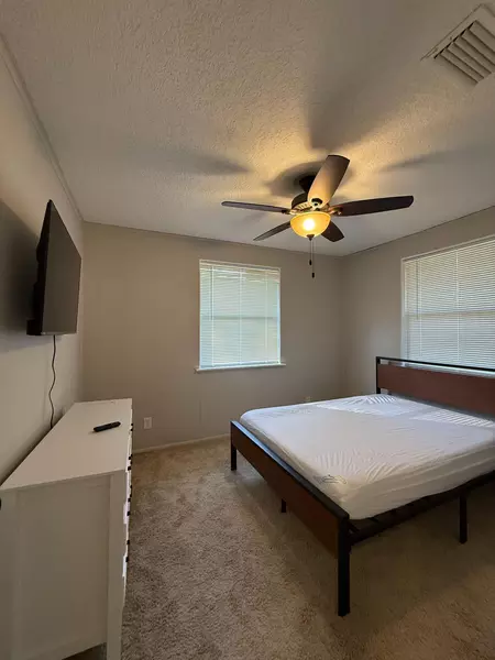 Coliving in Cedar Hills - Westside, Jacksonville