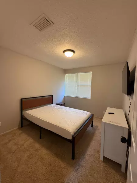 Coliving in Cedar Hills - Westside, Jacksonville