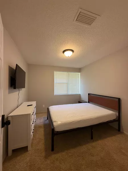 Coliving in Cedar Hills - Westside, Jacksonville