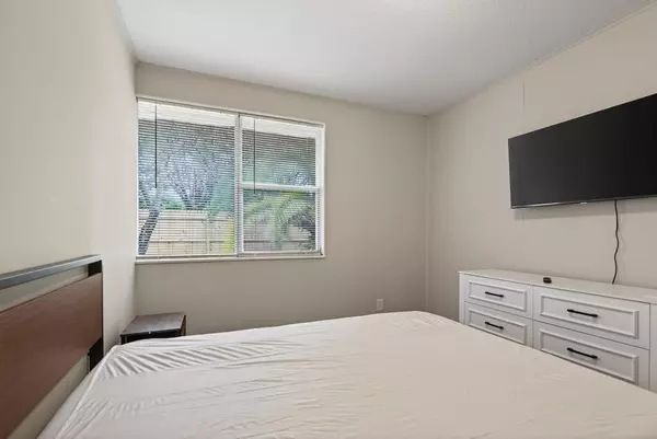 Coliving in Cedar Hills - Westside, Jacksonville