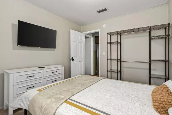 Coliving in Cedar Hills - Westside, Jacksonville