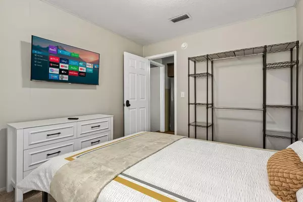 Coliving in Cedar Hills - Westside, Jacksonville